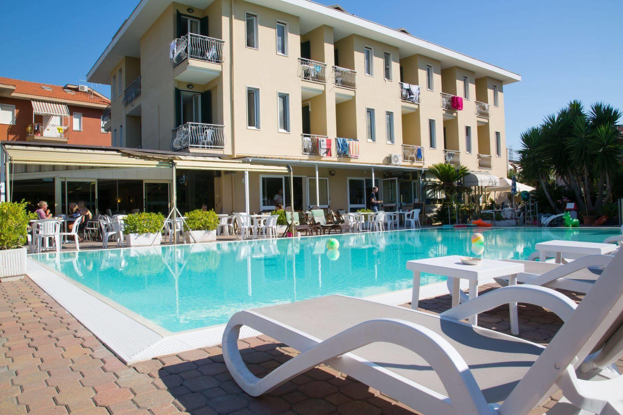 Hotel Delle Mimose Diano Marina Zewnętrze zdjęcie